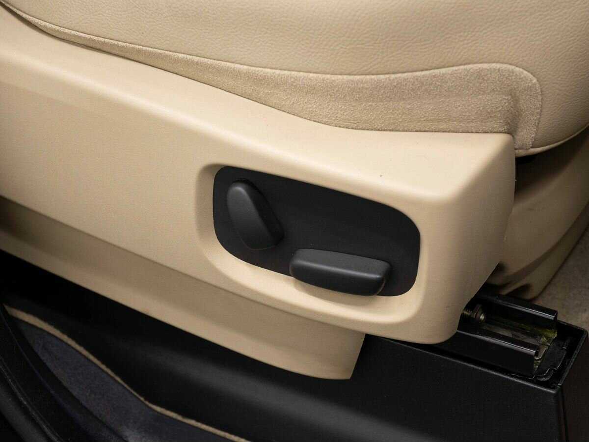 Б/У Лэнд Ровер Дискавери 2014 года. Фото: #12