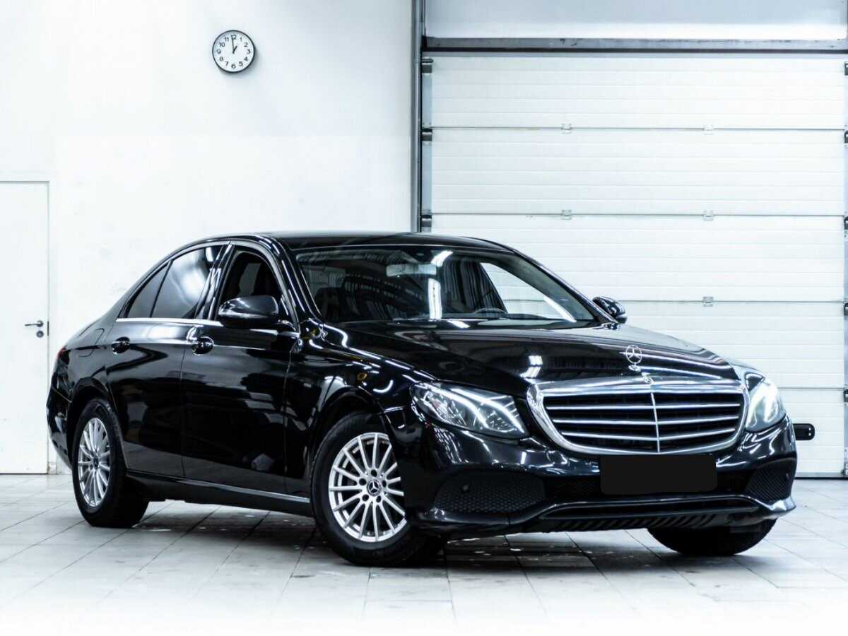 Б/У Мерседес-Бенц Е-Класс 2018 года. Фото: #1