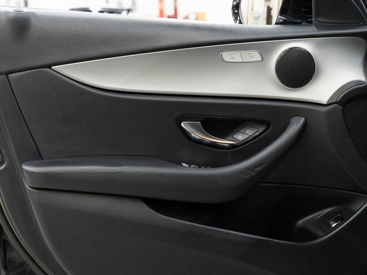 Б/У Мерседес-Бенц Е-Класс 2018 года. Фото: #10