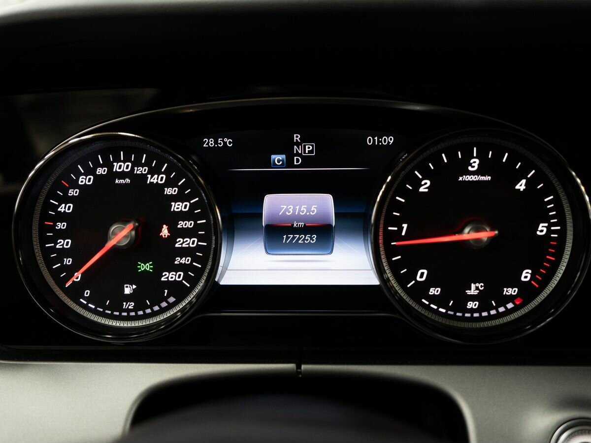 Б/У Мерседес-Бенц Е-Класс 2018 года. Фото: #16