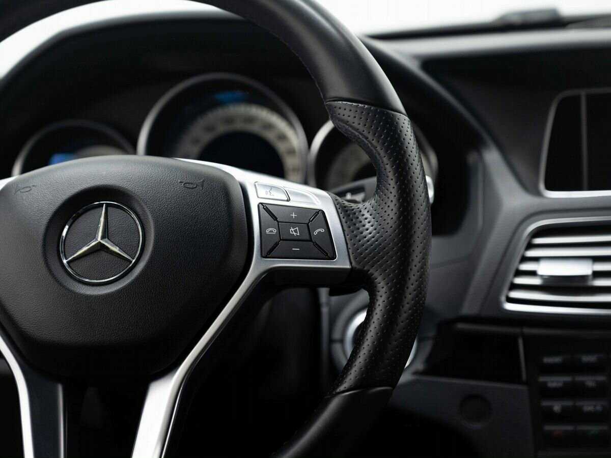 Б/У Мерседес-Бенц Е-Класс 2013 года. Фото: #13