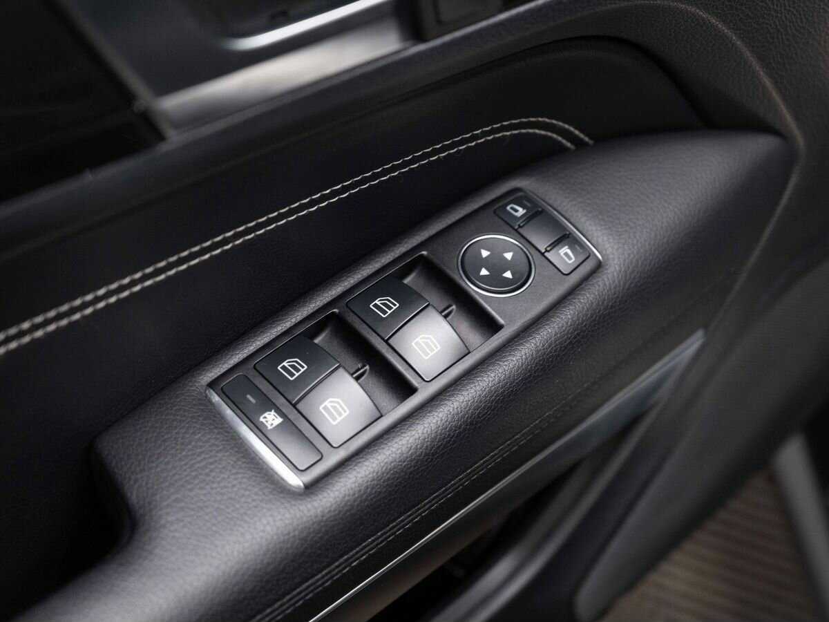 Б/У Мерседес-Бенц Е-Класс 2013 года. Фото: #15