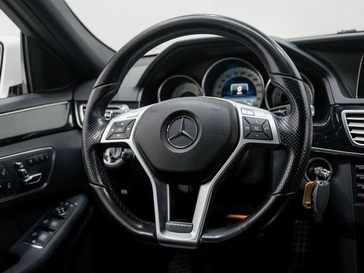 Б/У Мерседес-Бенц Е-Класс 2013 года. Фото: #10