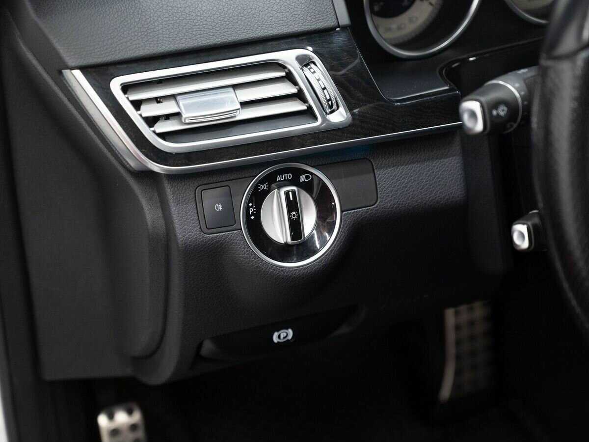 Б/У Мерседес-Бенц Е-Класс 2013 года. Фото: #15