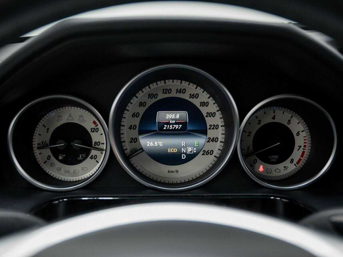 Б/У Мерседес-Бенц Е-Класс 2013 года. Фото: #20