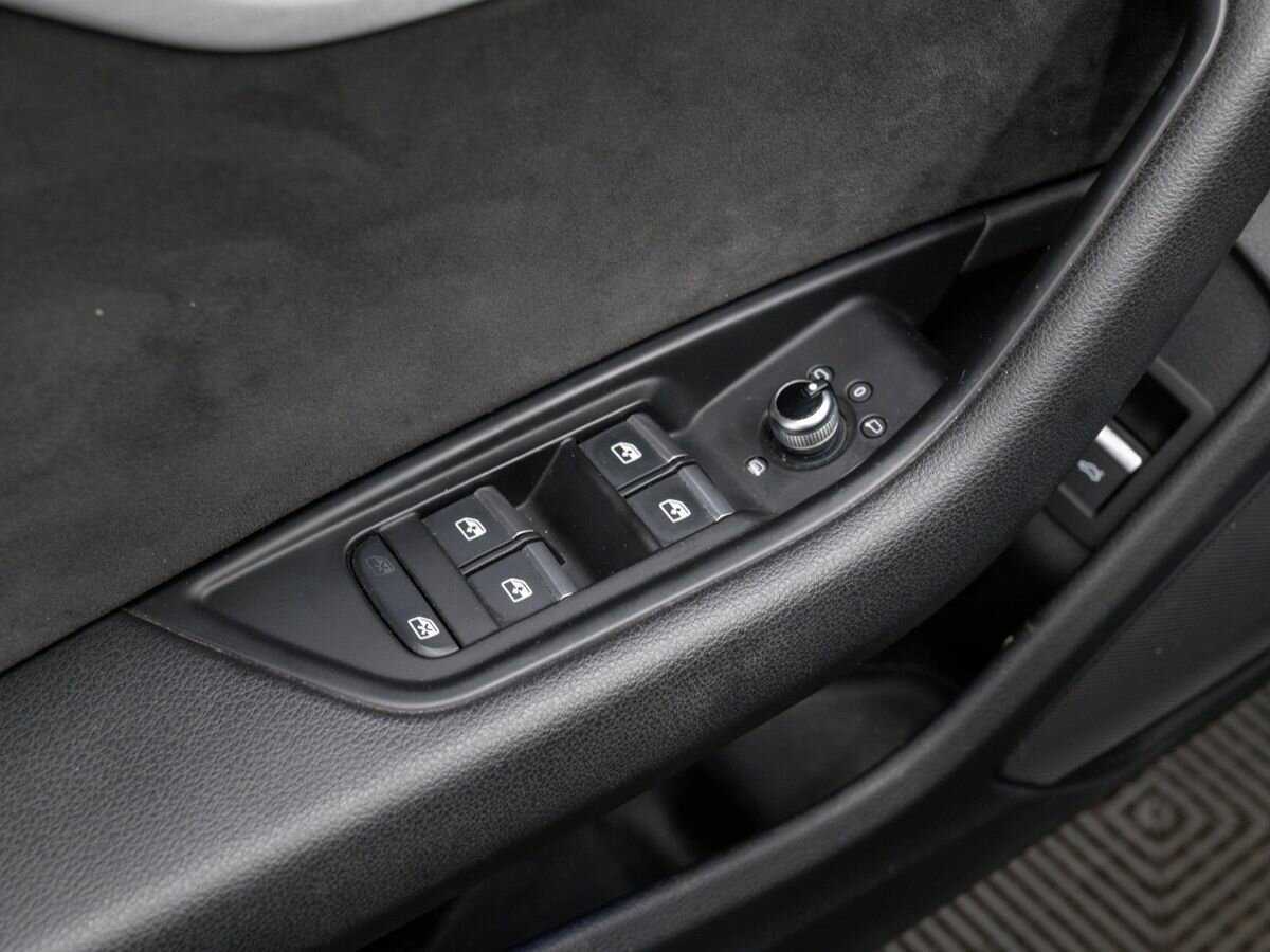 Б/У Ауди А4 2017 года. Фото: #14