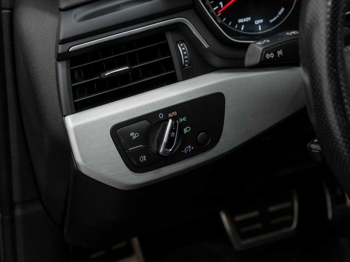 Б/У Ауди А4 2017 года. Фото: #16