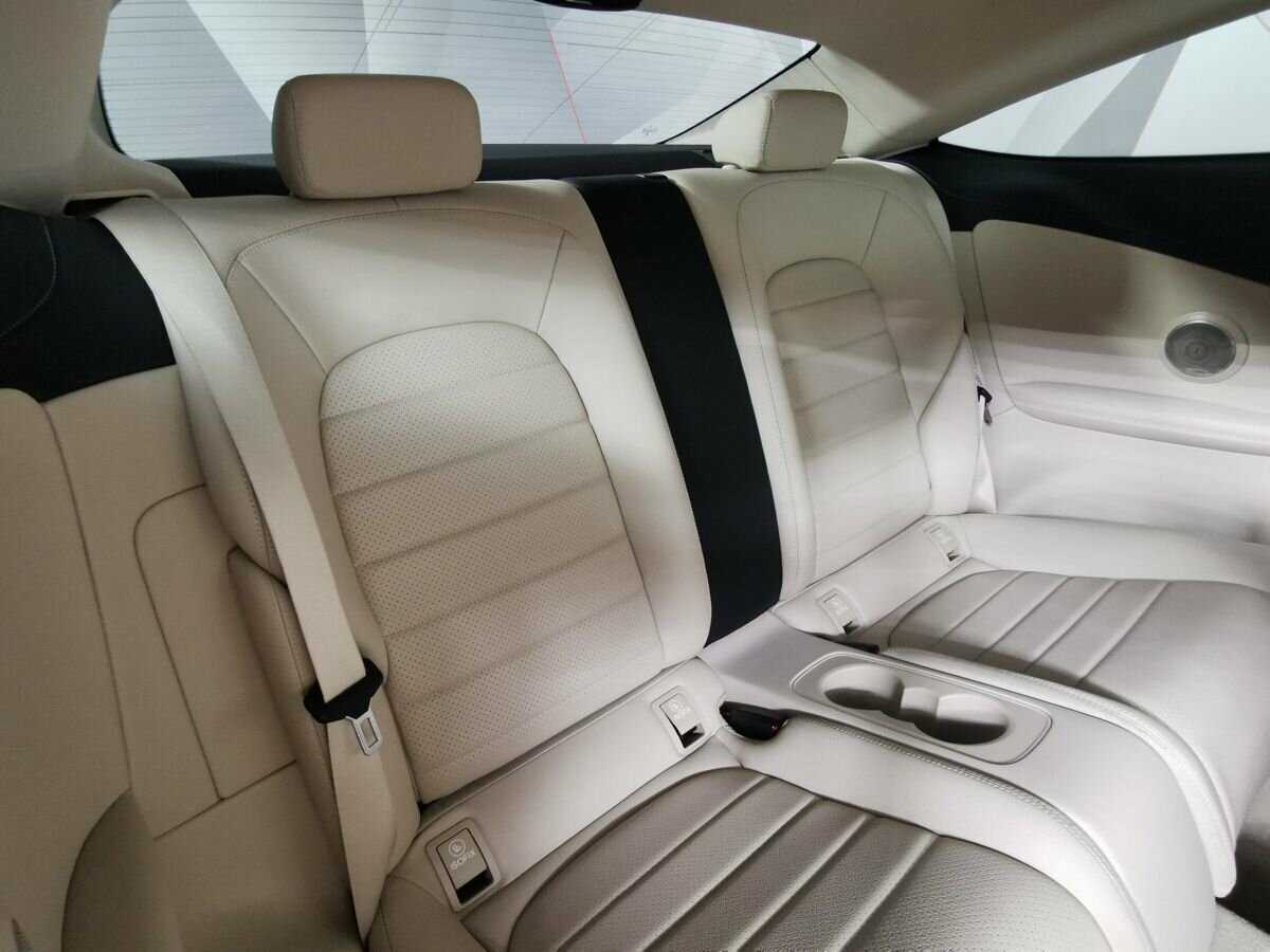 Б/У Мерседес-Бенц Ц-Класс 2015 года. Фото: #12