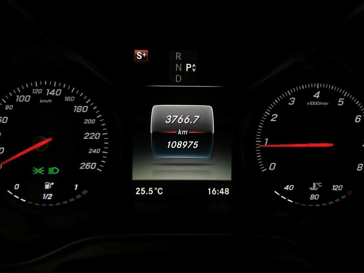 Б/У Мерседес-Бенц Ц-Класс 2015 года. Фото: #15