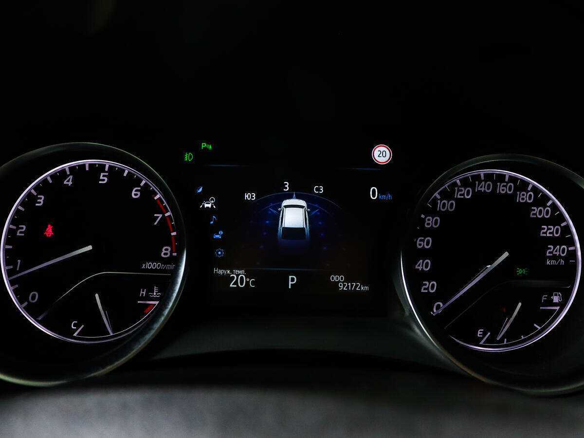 Б/У Тойота Камри 2018 года. Фото: #8