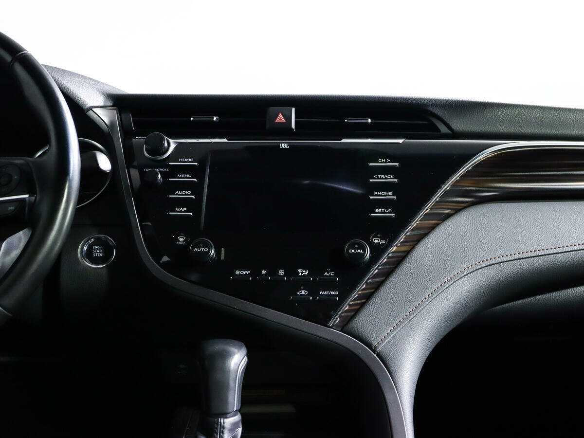 Б/У Тойота Камри 2018 года. Фото: #10