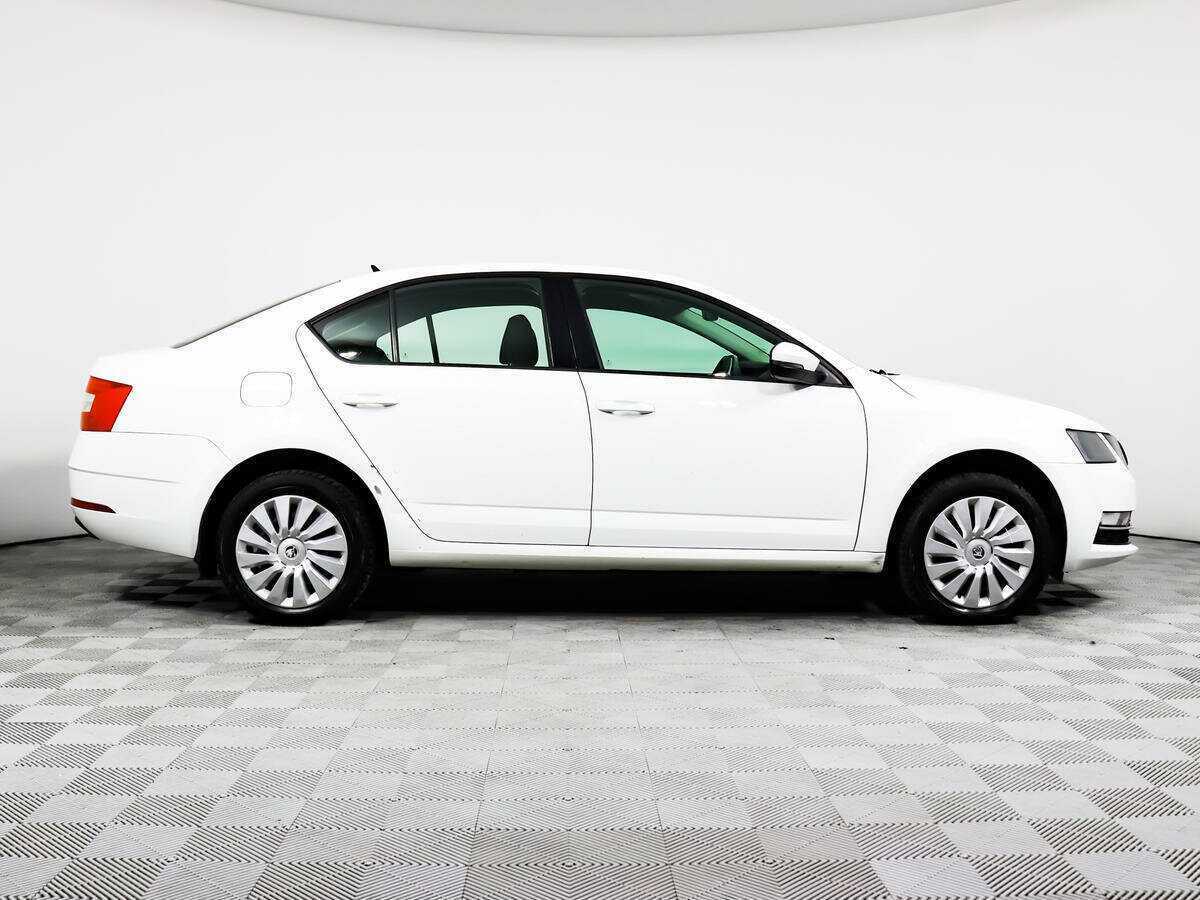 Б/У Шкода Октавия 2018 года. Фото: #3