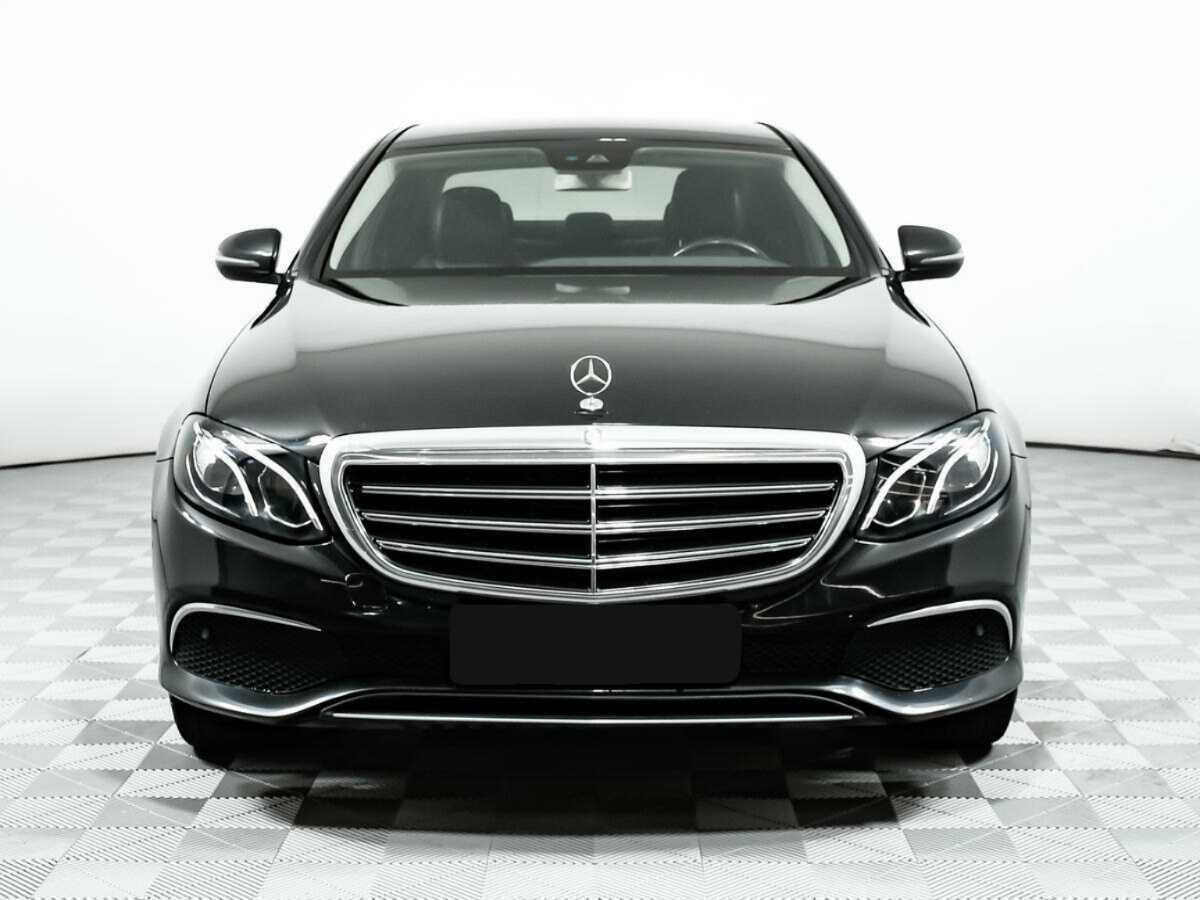 Б/У Мерседес-Бенц Е-Класс 2016 года. Фото: #1