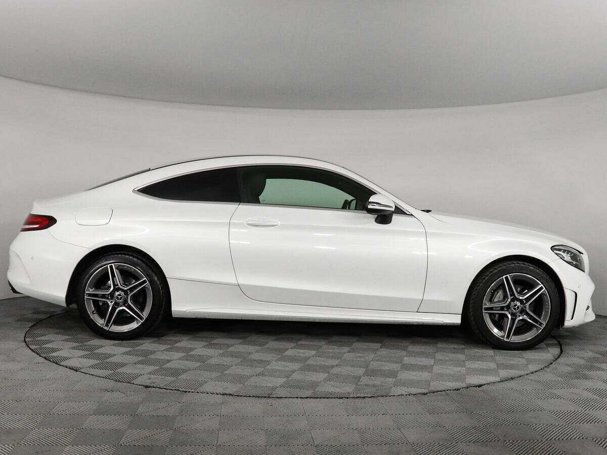 Б/У Мерседес-Бенц Ц-Класс 2018 года. Фото: #3