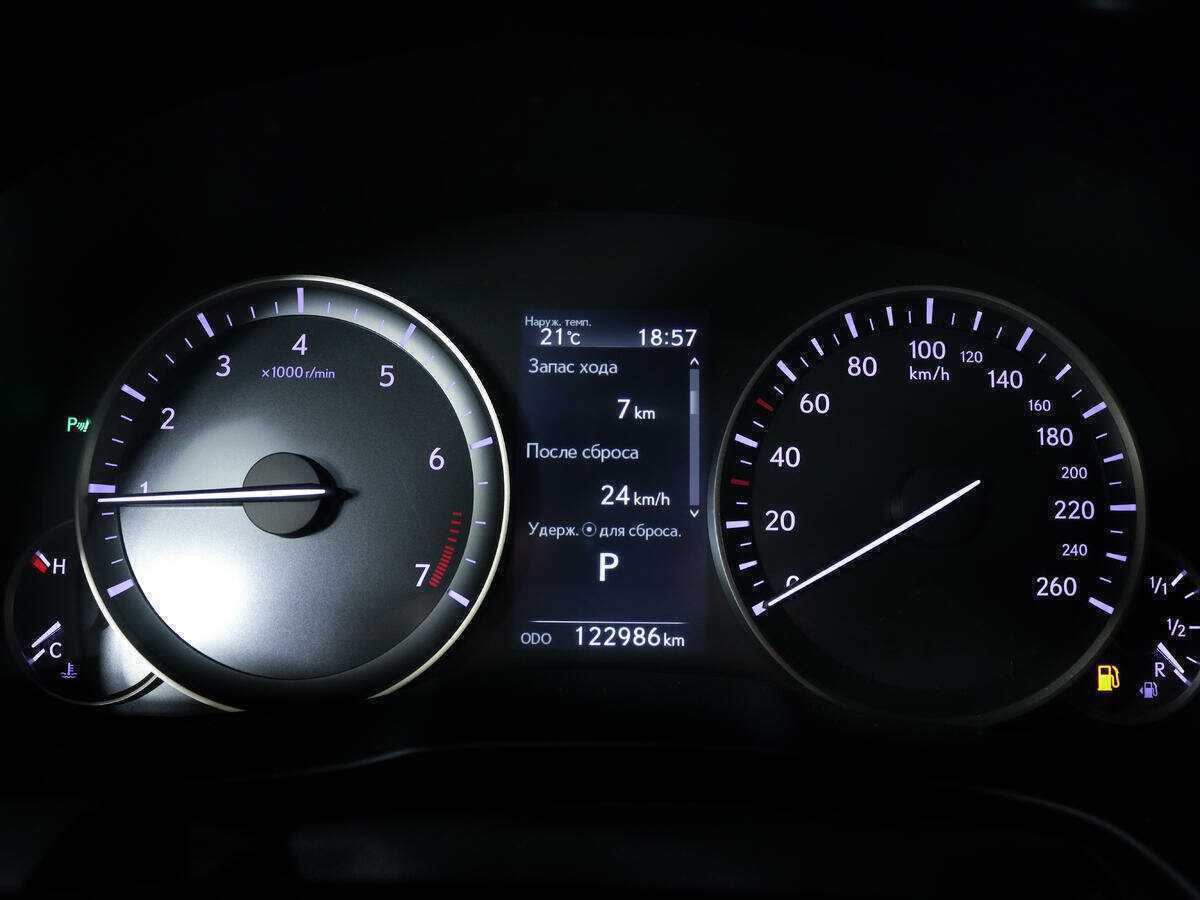 Б/У Лексус ЕС 2016 года. Фото: #10