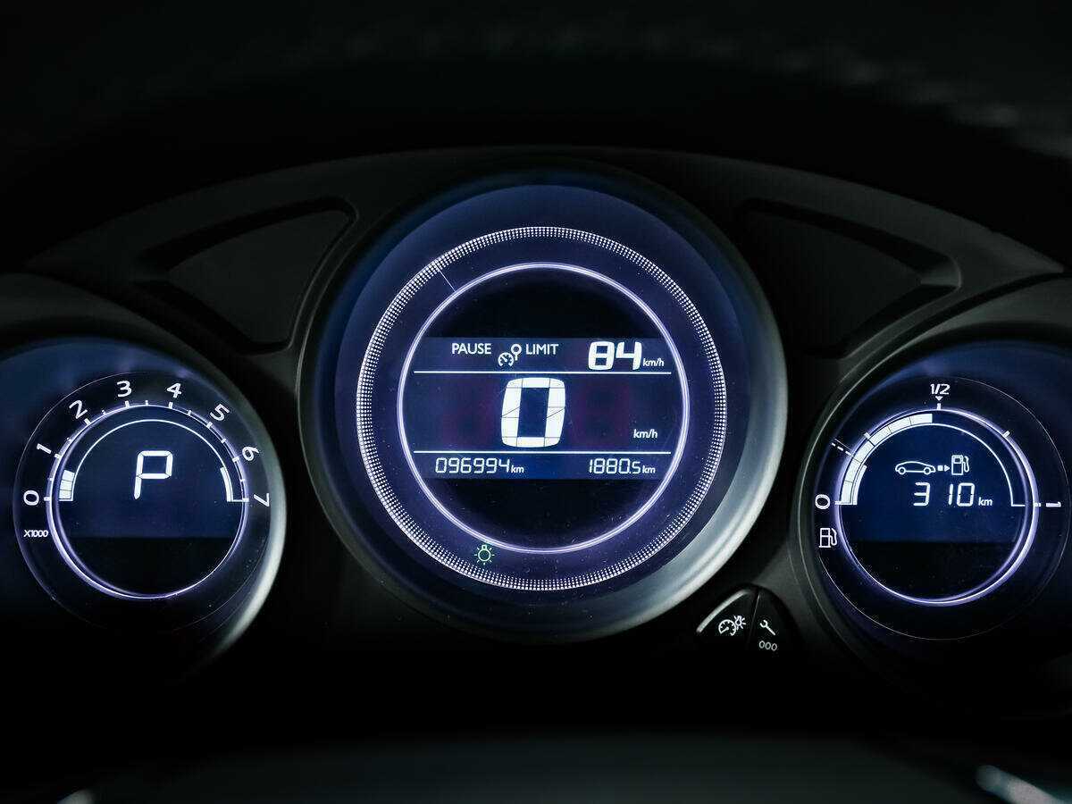 Б/У Ситроен Ц4 2016 года. Фото: #7