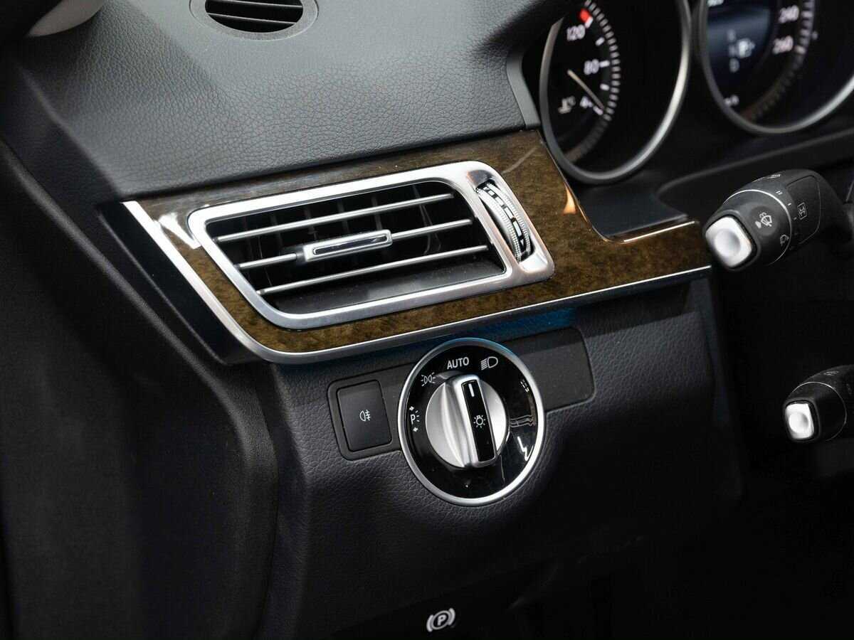 Б/У Мерседес-Бенц Е-Класс 2015 года. Фото: #20