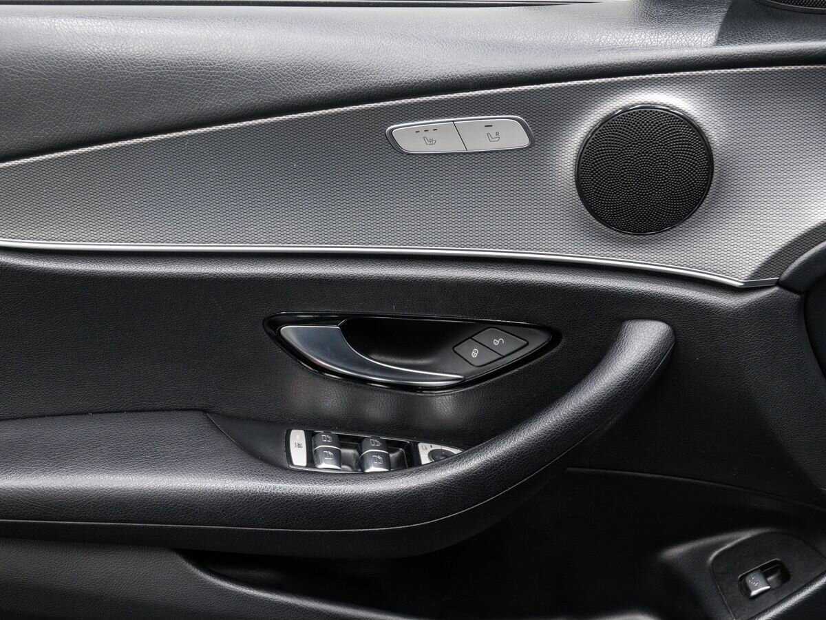 Б/У Мерседес-Бенц Е-Класс 2019 года. Фото: #13