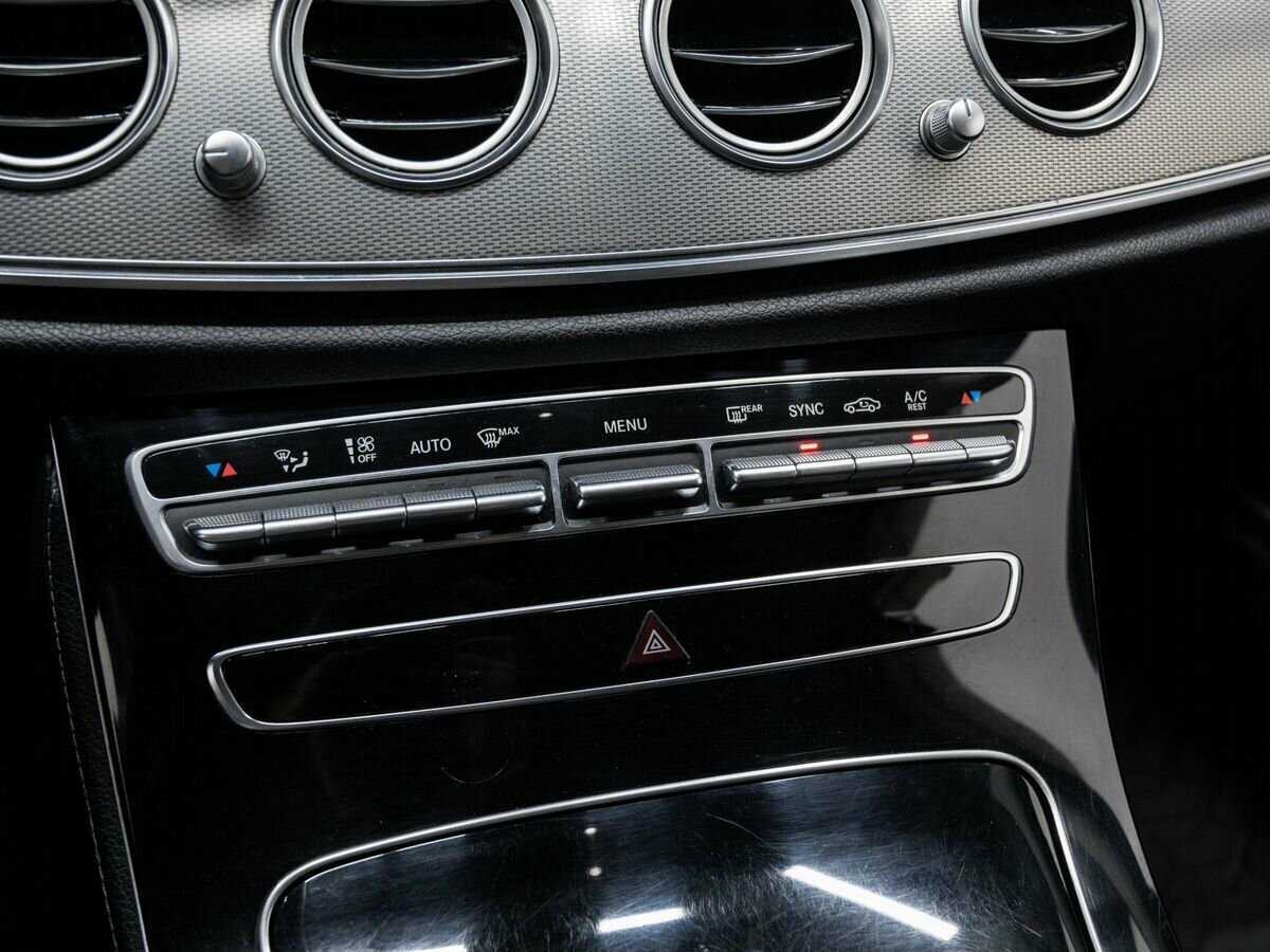 Б/У Мерседес-Бенц Е-Класс 2019 года. Фото: #16