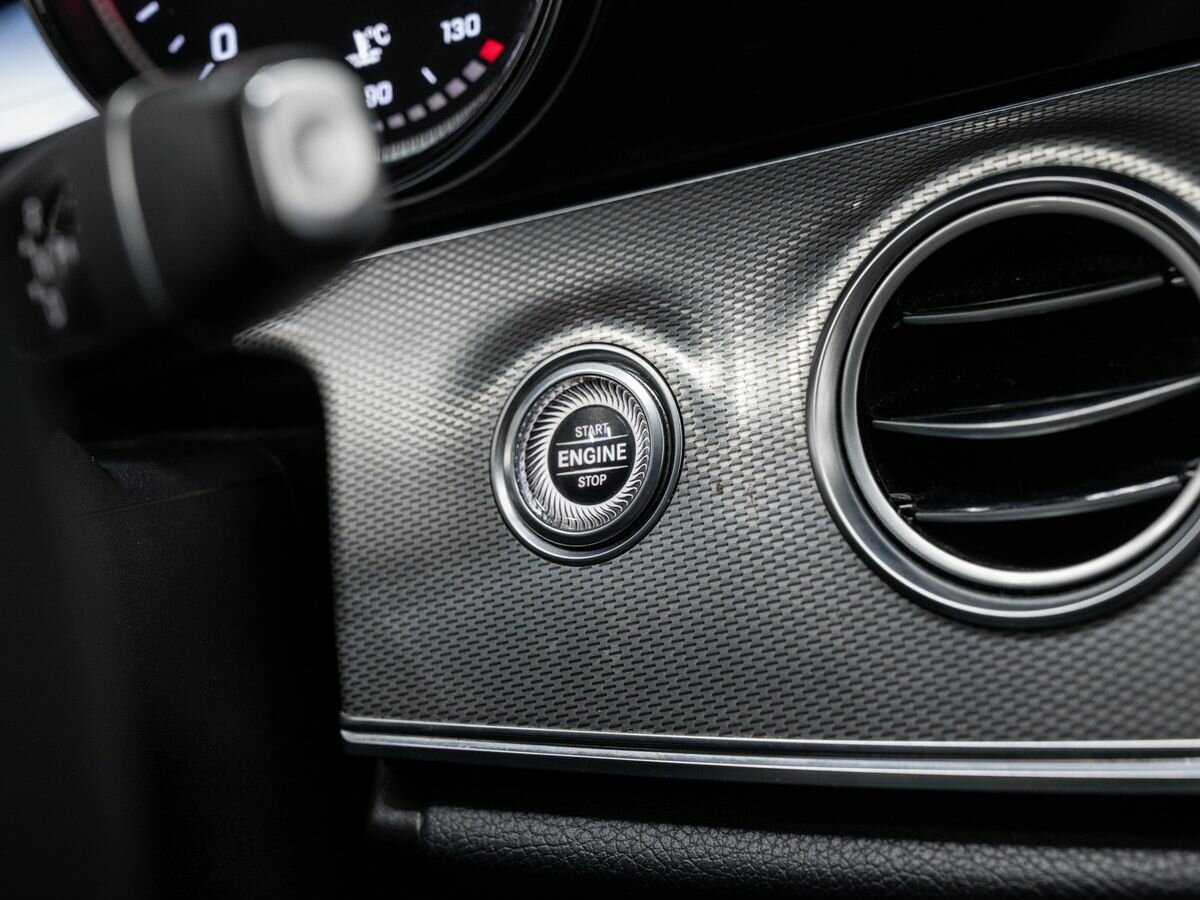 Б/У Мерседес-Бенц Е-Класс 2019 года. Фото: #17