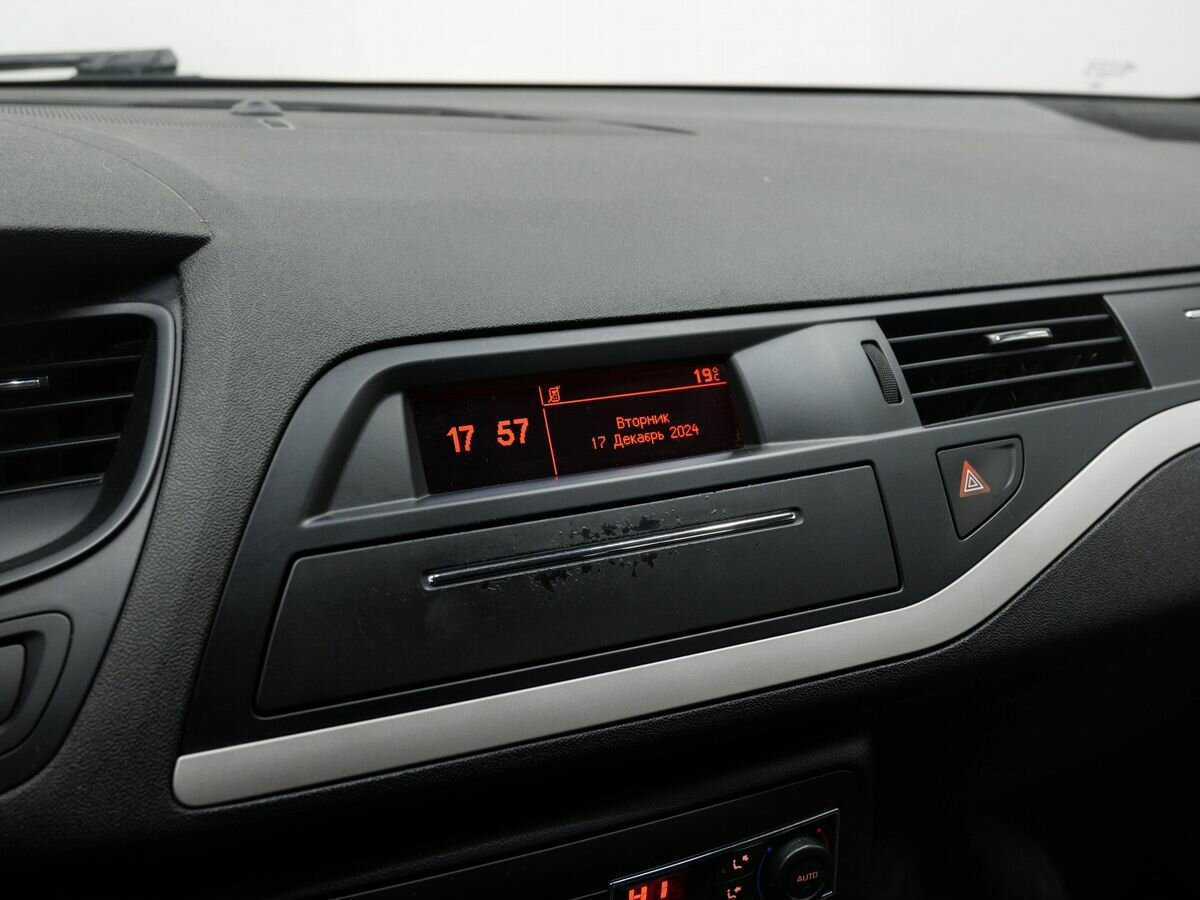 Б/У Ситроен Ц5 2012 года. Фото: #19