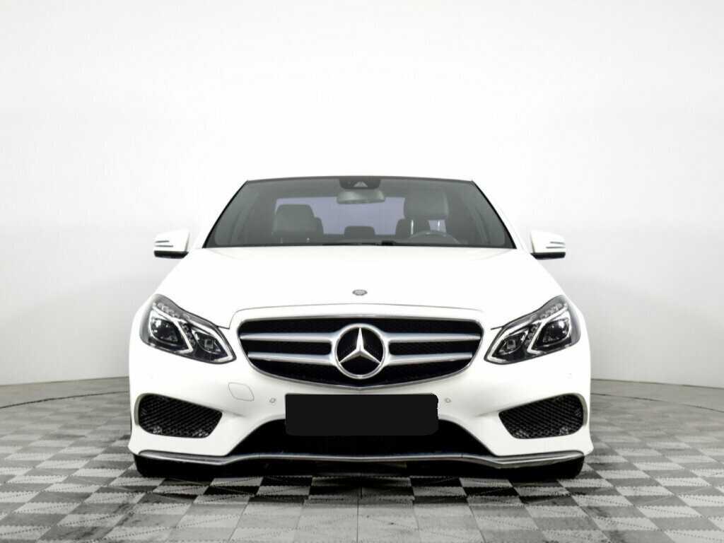 Б/У Мерседес-Бенц Е-Класс 2015 года. Фото: #1