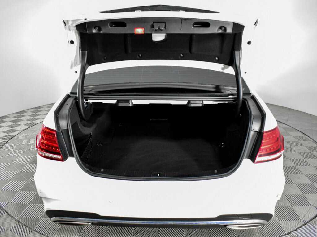 Б/У Мерседес-Бенц Е-Класс 2015 года. Фото: #18