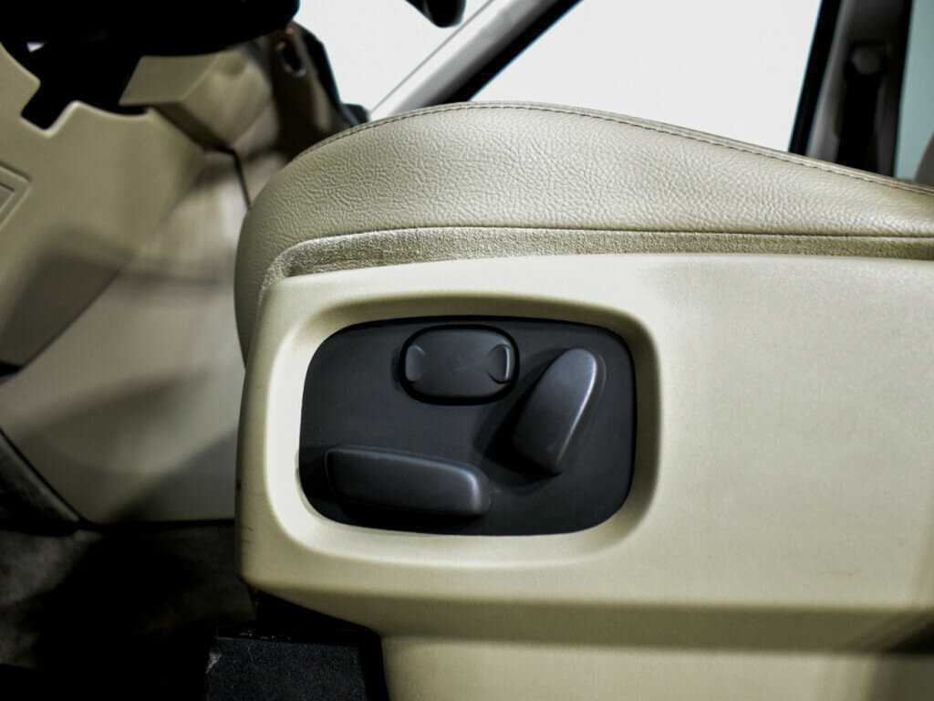 Б/У Лэнд Ровер Дискавери 2014 года. Фото: #9