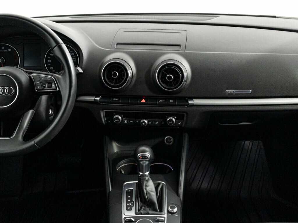 Б/У Ауди А3 2017 года. Фото: #13