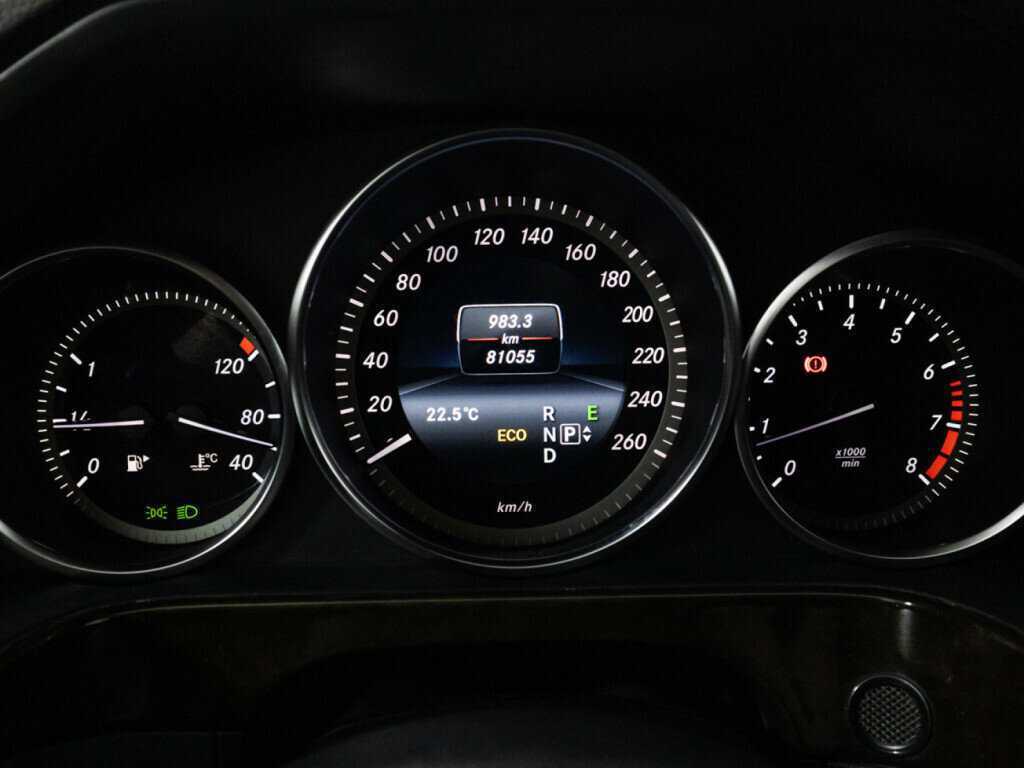 Б/У Мерседес-Бенц Е-Класс 2014 года. Фото: #8