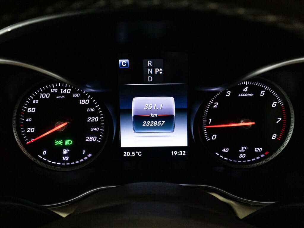 Б/У Мерседес-Бенц Ц-Класс 2016 года. Фото: #11