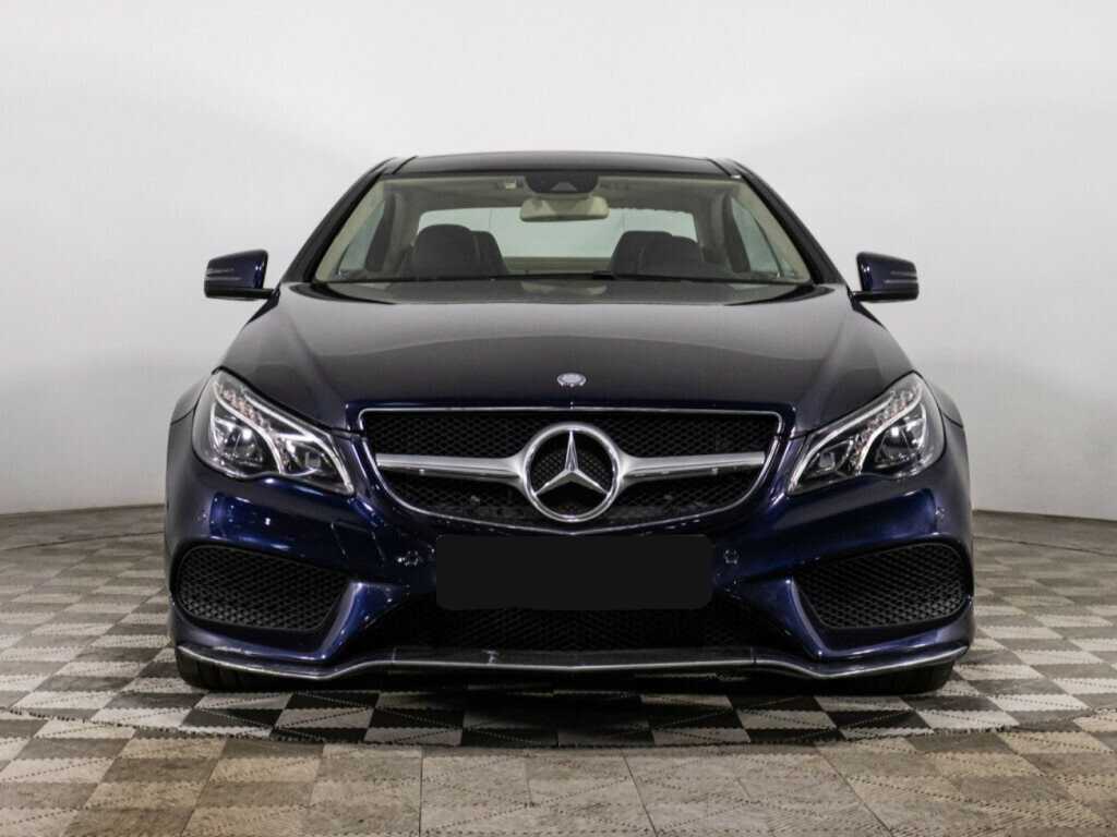 Б/У Мерседес-Бенц Е-Класс 2015 года. Фото: #1