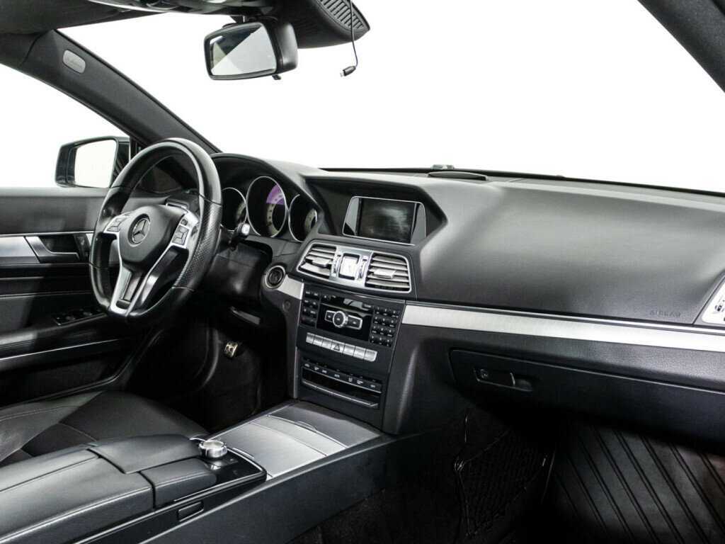 Б/У Мерседес-Бенц Е-Класс 2015 года. Фото: #8