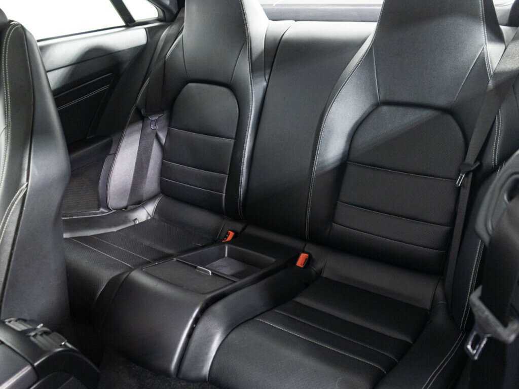 Б/У Мерседес-Бенц Е-Класс 2015 года. Фото: #9