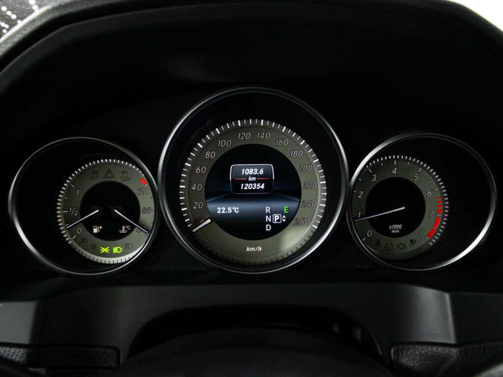 Б/У Мерседес-Бенц Е-Класс 2015 года. Фото: #10