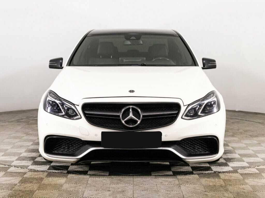 Б/У Мерседес-Бенц Е-Класс 2015 года. Фото: #1