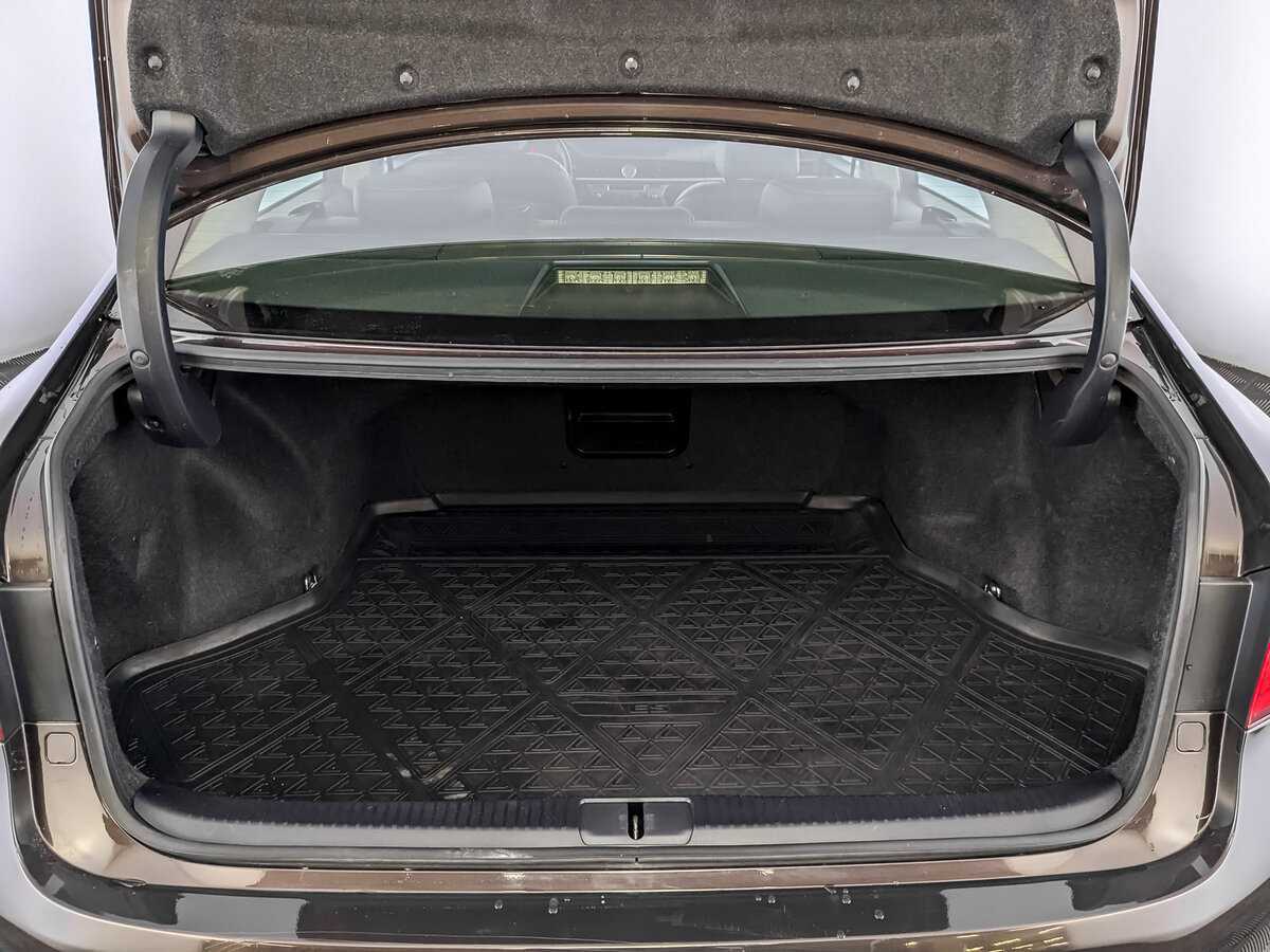 Б/У Лексус ЕС 2015 года. Фото: #9