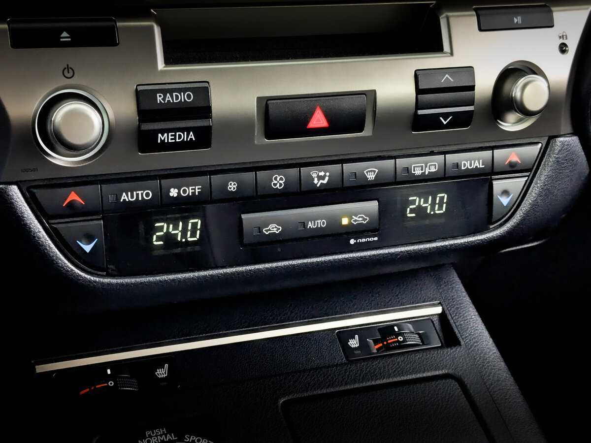 Б/У Лексус ЕС 2015 года. Фото: #23