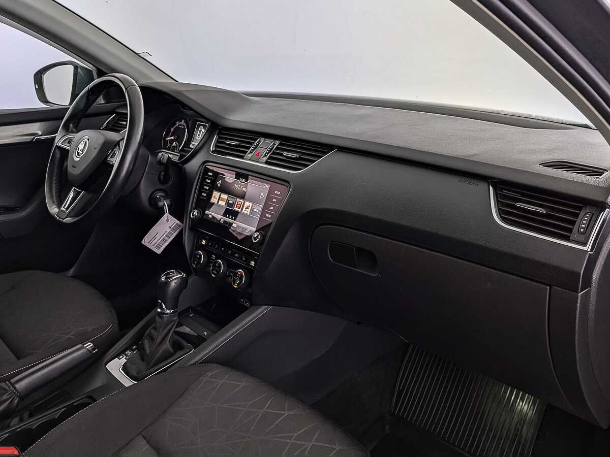 Б/У Шкода Октавия 2018 года. Фото: #12