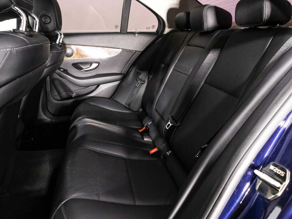 Б/У Мерседес-Бенц Ц-Класс 2015 года. Фото: #9