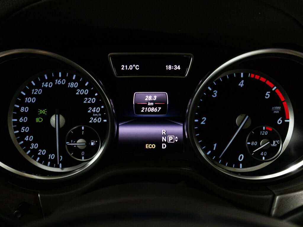 Б/У Мерседес-Бенц М-Класс 2015 года. Фото: #11