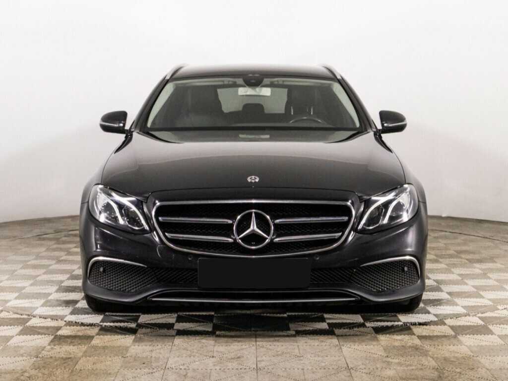 Б/У Мерседес-Бенц Е-Класс 2018 года. Фото: #1