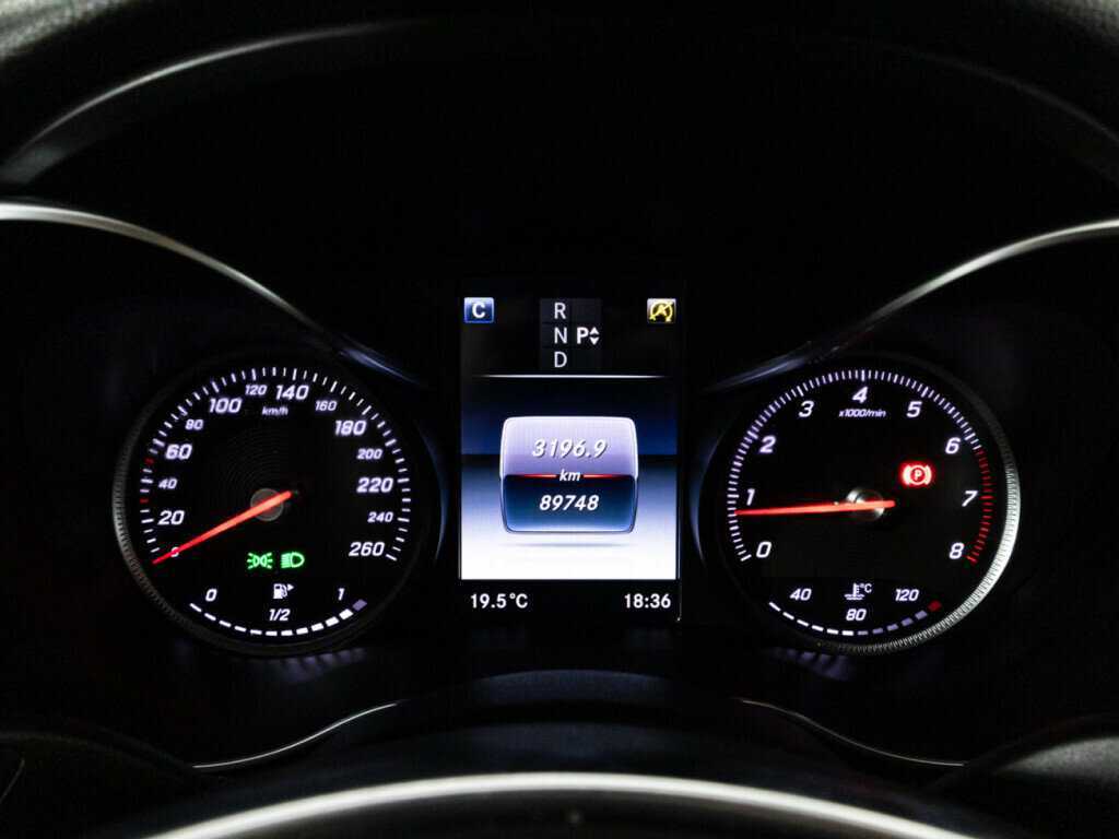 Б/У Мерседес-Бенц Ц-Класс 2017 года. Фото: #9