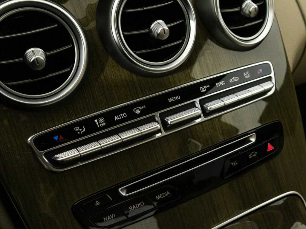 Б/У Мерседес-Бенц Ц-Класс 2015 года. Фото: #15