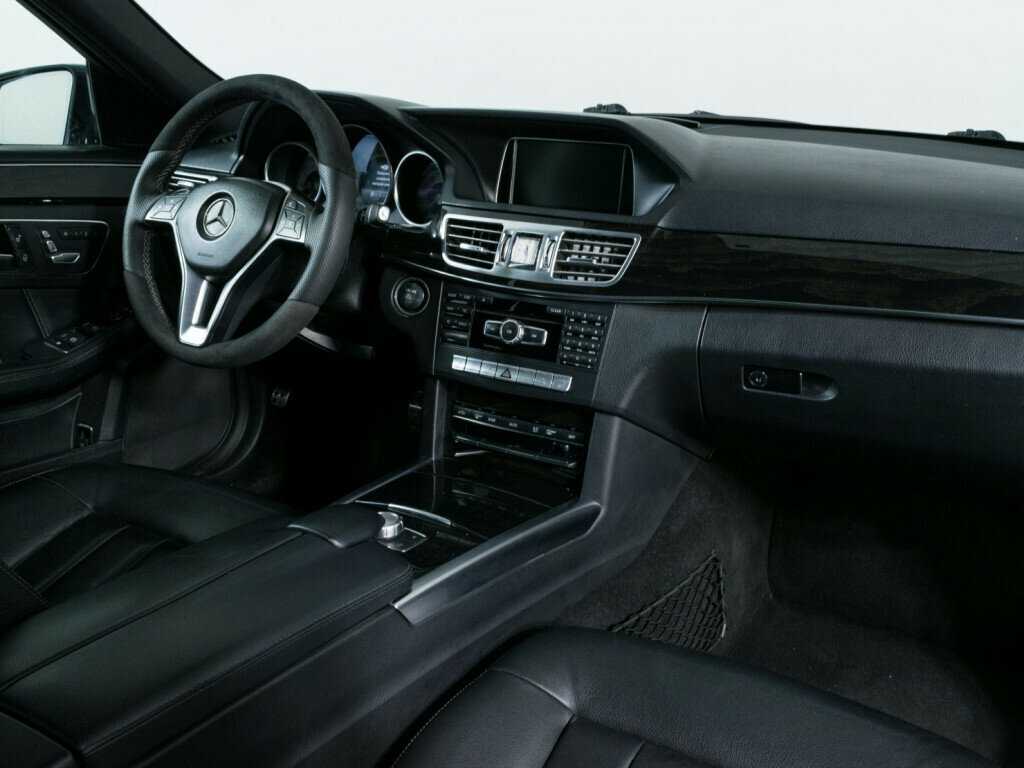 Б/У Мерседес-Бенц Е-Класс 2013 года. Фото: #8