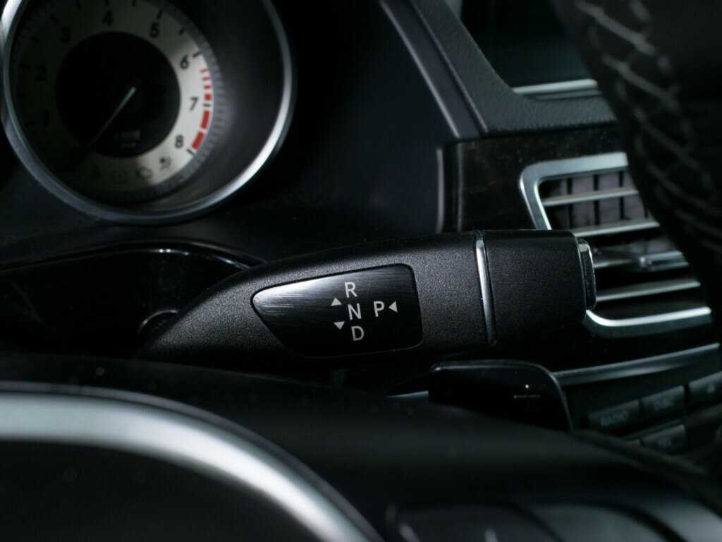 Б/У Мерседес-Бенц Е-Класс 2013 года. Фото: #14