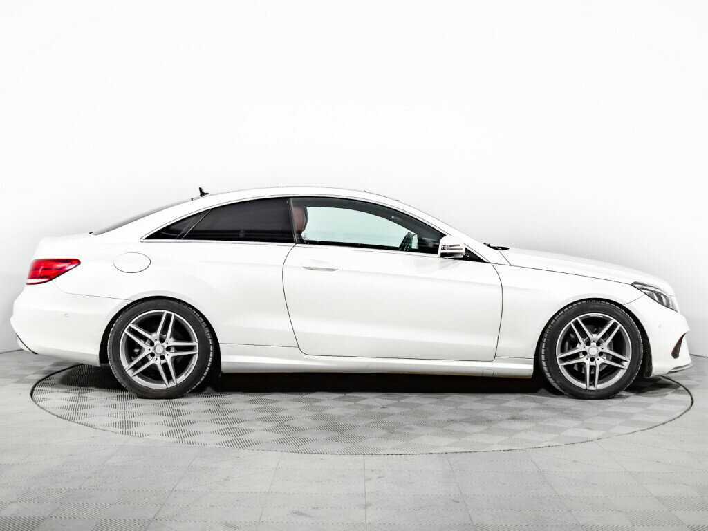 Б/У Мерседес-Бенц Е-Класс 2016 года. Фото: #3