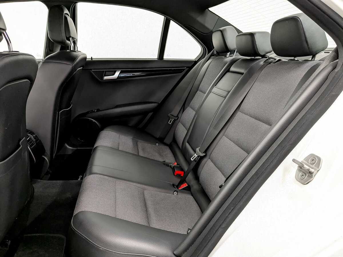 Б/У Мерседес-Бенц Ц-Класс 2012 года. Фото: #11