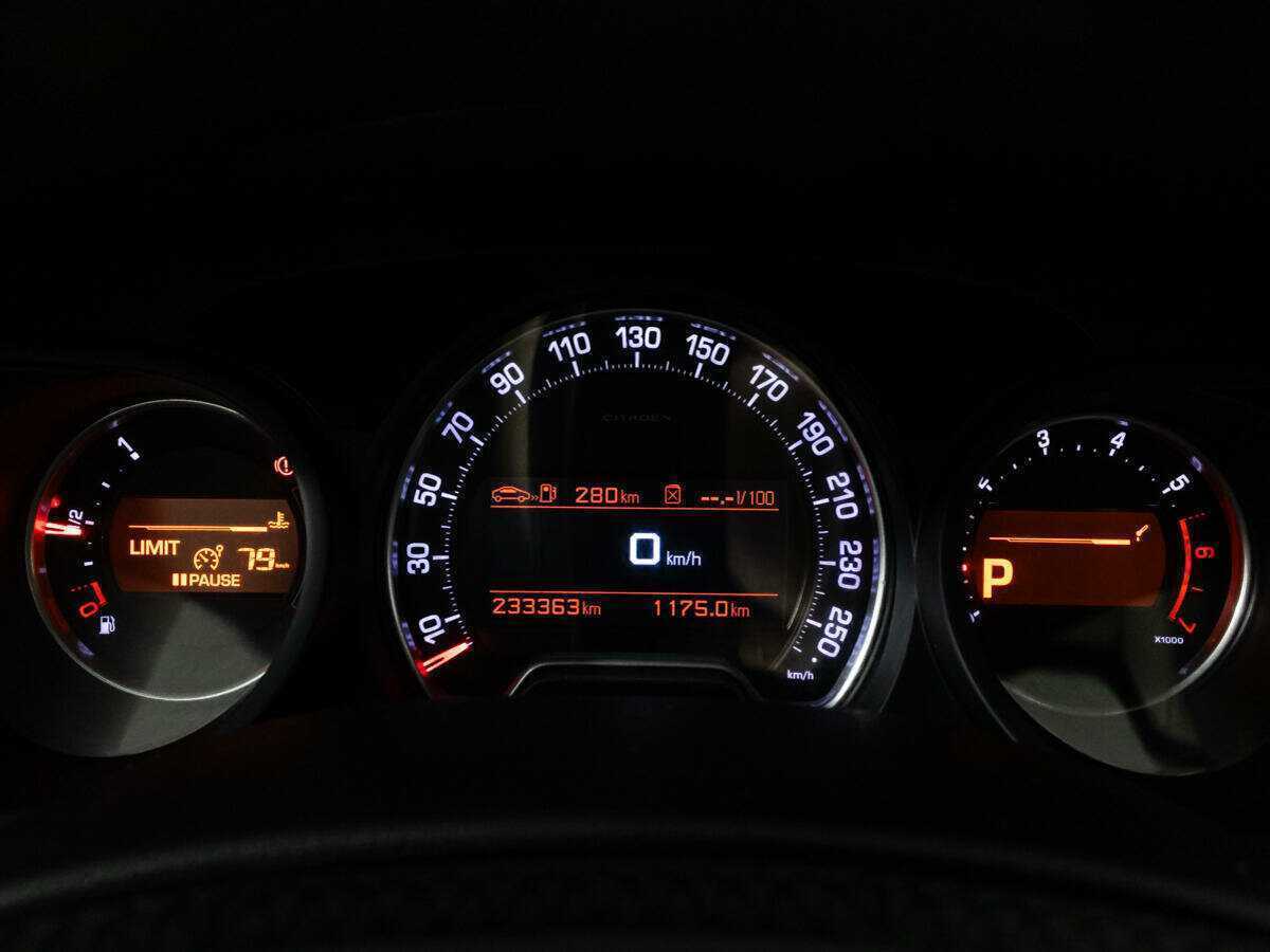 Б/У Ситроен Ц5 2012 года. Фото: #11