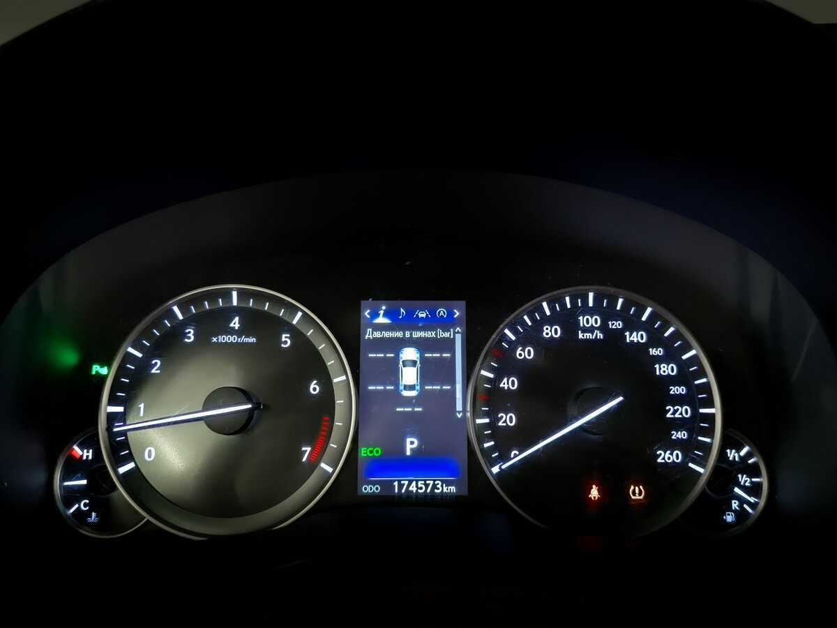 Б/У Лексус ЕС 2015 года. Фото: #12